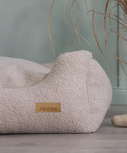 Laden Sie das Bild in den Galerie-Viewer, BUDDY. Hundebett mit Rand - LeFluff - aus recycelten Materialien
