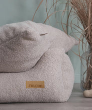 Laden Sie das Bild in den Galerie-Viewer, BUDDY. Hundebett mit Rand - LeFluff - aus recycelten Materialien
