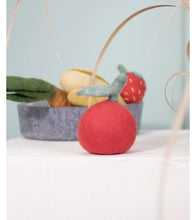 Load image into Gallery viewer, Hundespielzeug aus Wollfilz &quot;Apfel&quot;